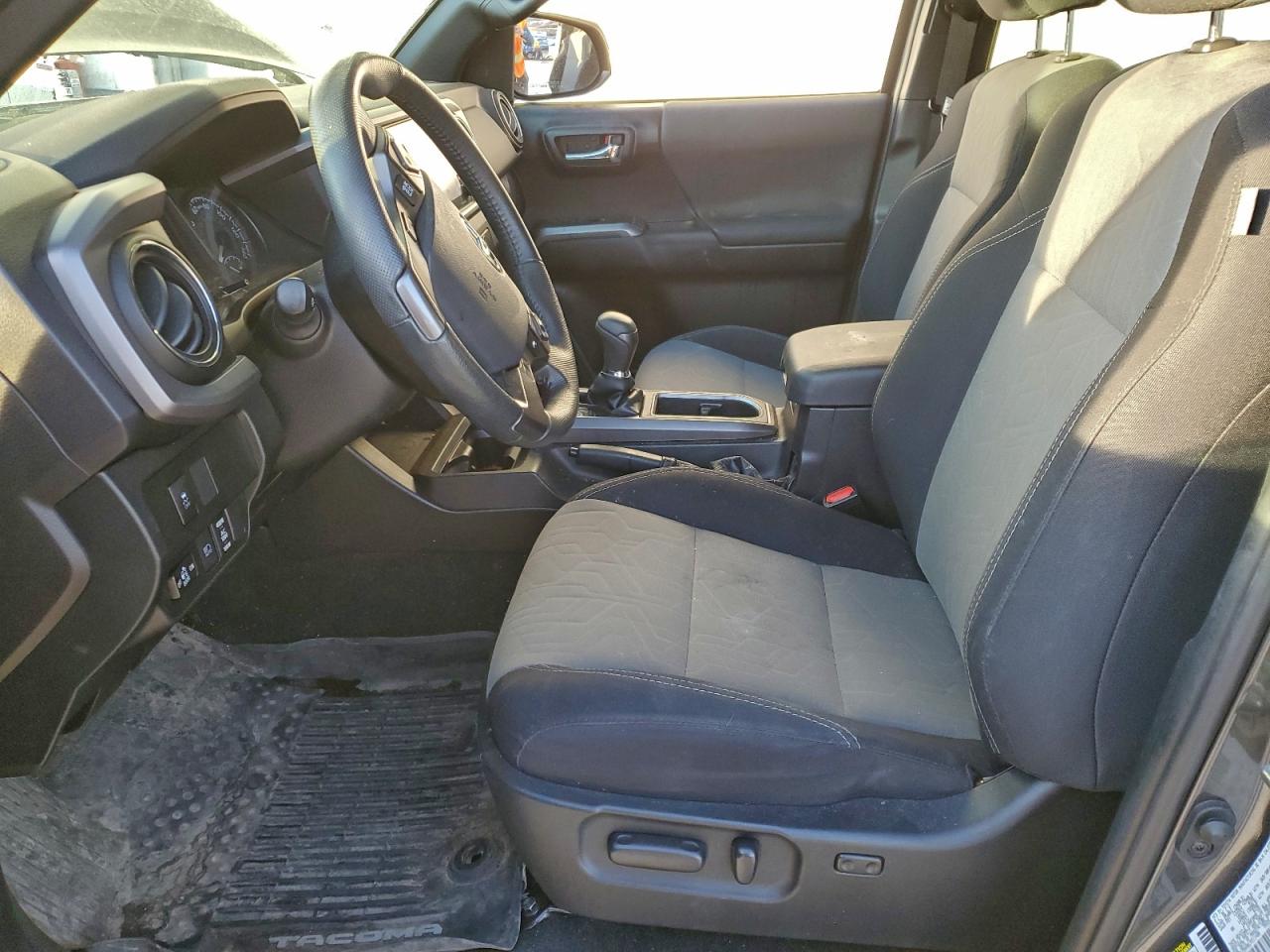 Toyota Tacoma Double Cab Image 3