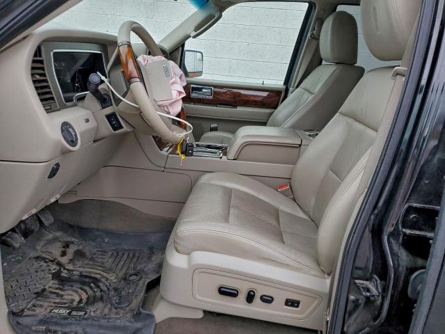 Lincoln Navigator Image 2