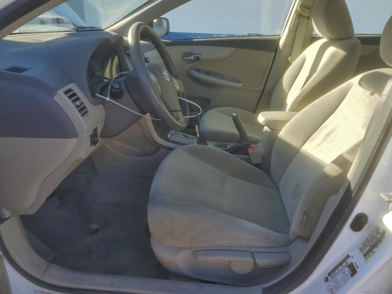 Toyota Corolla Base Image 3