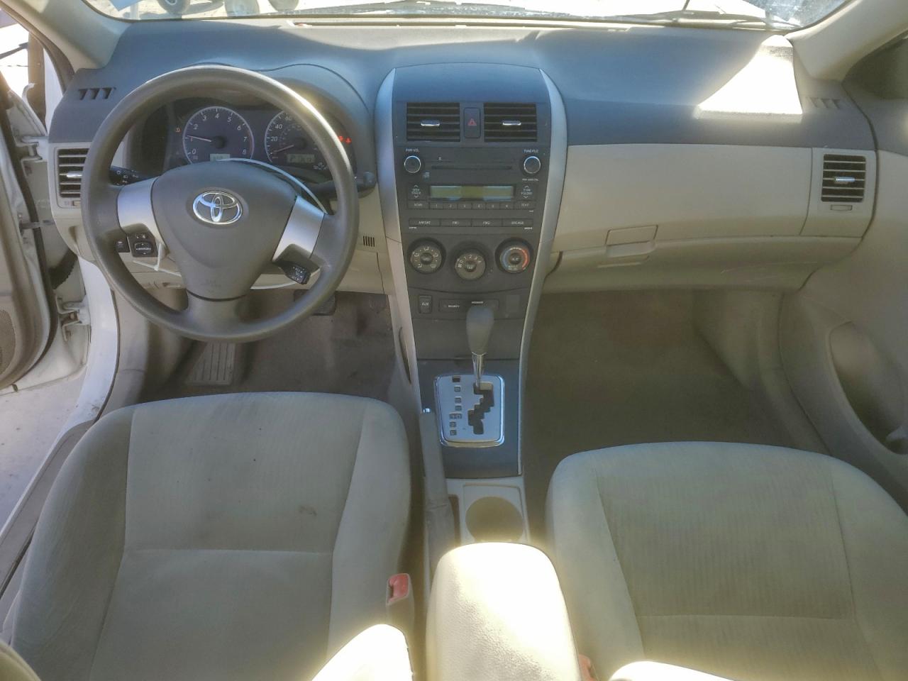 Toyota Corolla Base Image 12