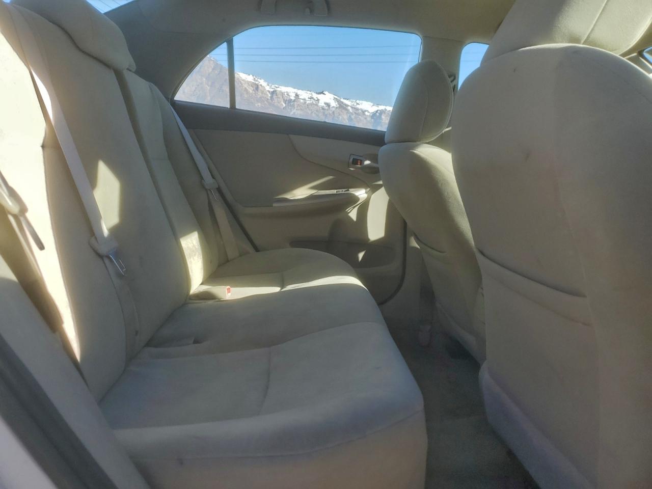 Toyota Corolla Base Image 4