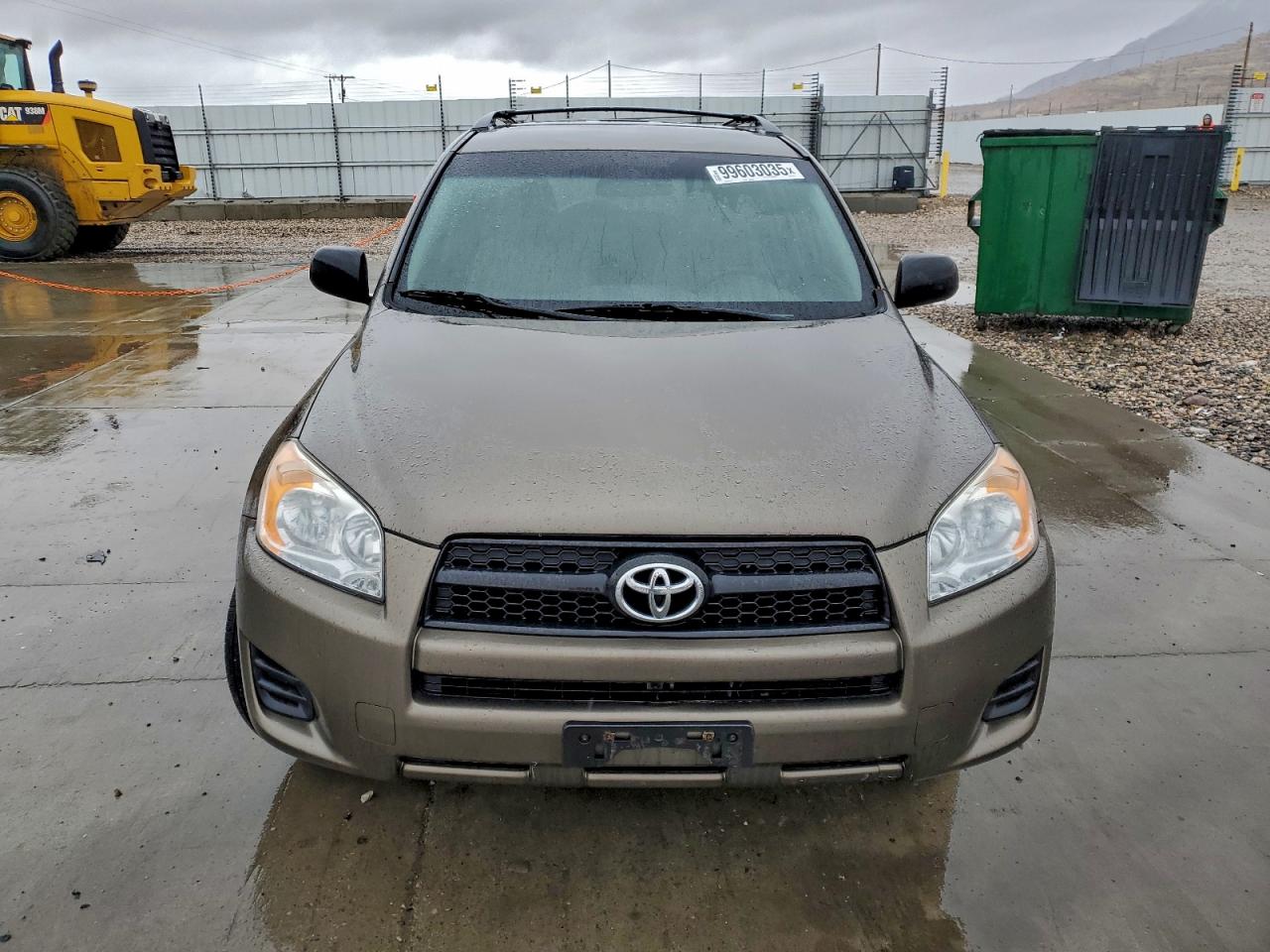 Toyota RAV4 Image 2