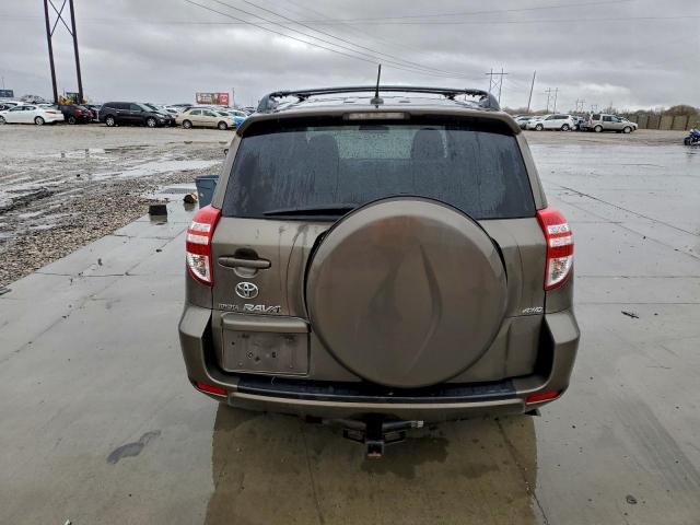 Toyota RAV4 Image 11