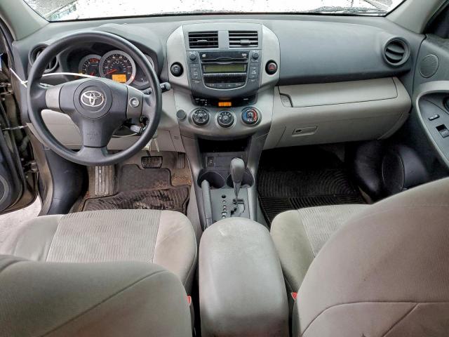 Toyota RAV4 Image 8