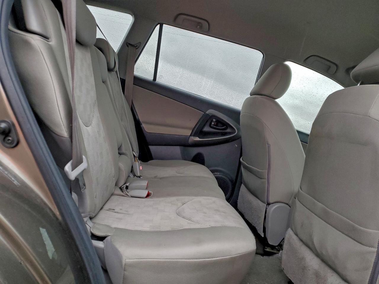 Toyota RAV4 Image 12