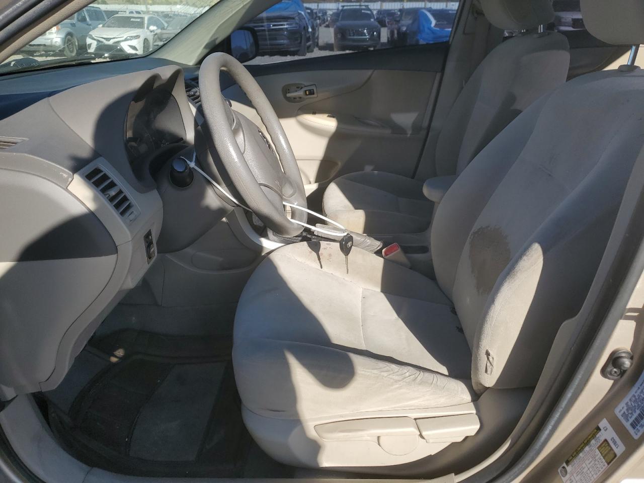 Toyota Corolla Base Image 8