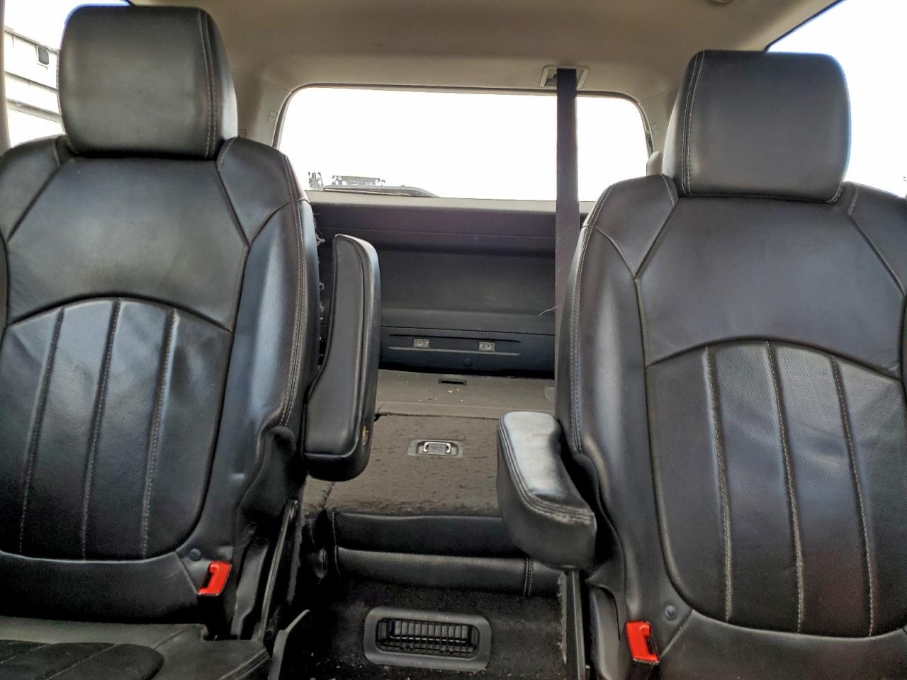 GMC Acadia Denali Image 11