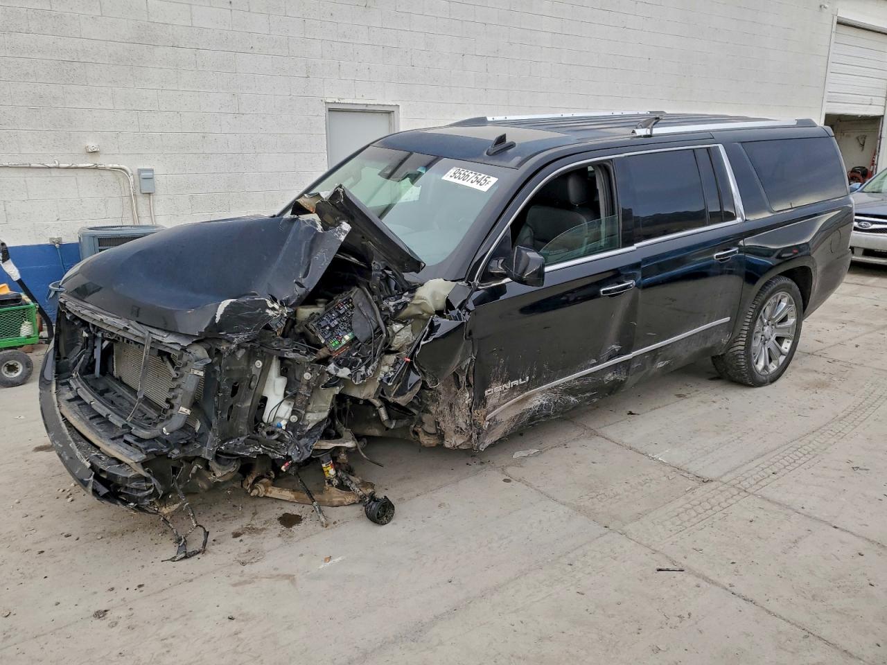 GMC Yukon Denali Image 1