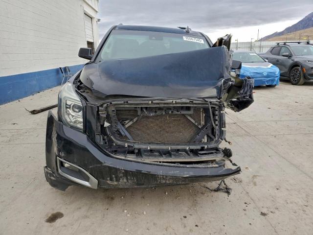 GMC Yukon Denali Image 11