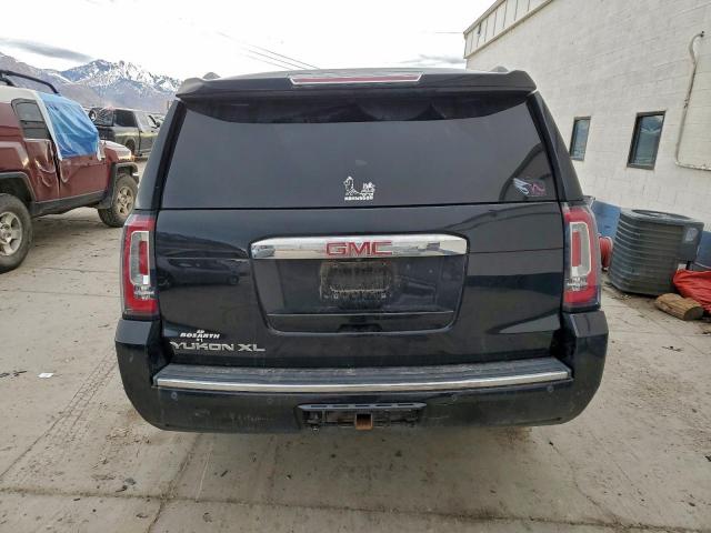 GMC Yukon Denali Image 10
