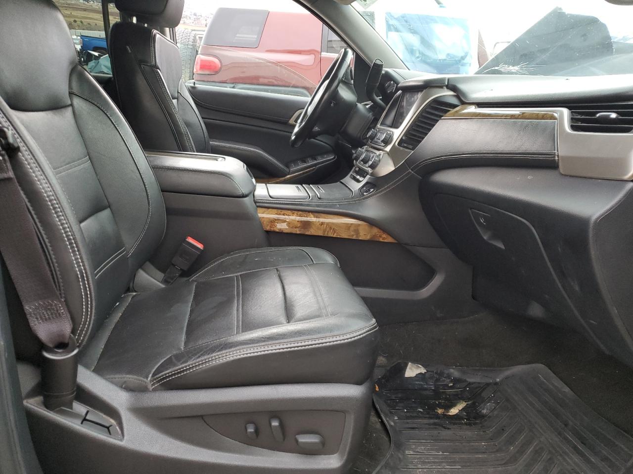 GMC Yukon Denali Image 8