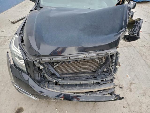 GMC Yukon Denali Image 6