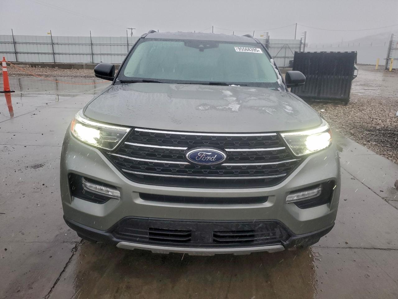 Ford Explorer Xlt Image 8
