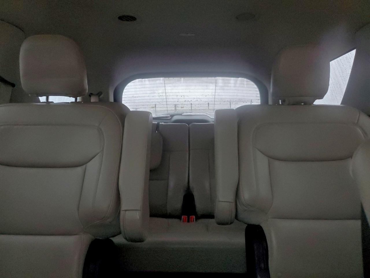 Ford Explorer Xlt Image 10