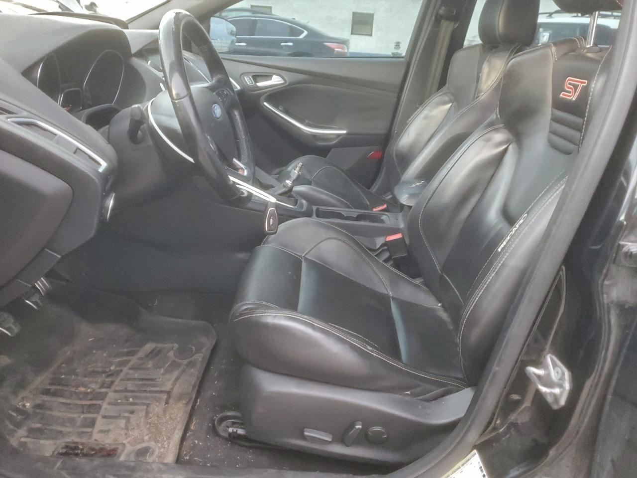 Ford Focus St Image 11