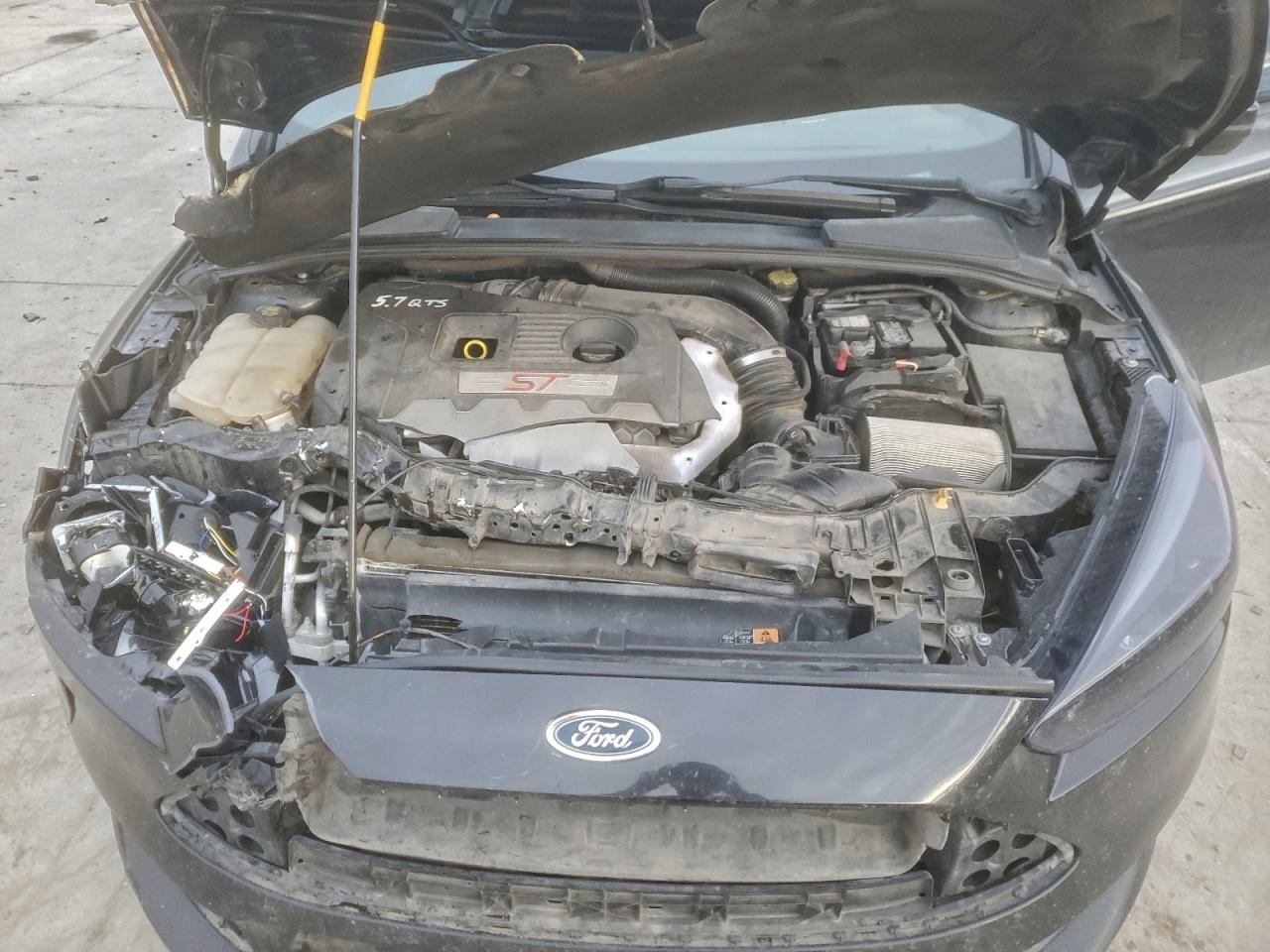 Ford Focus St Image 8