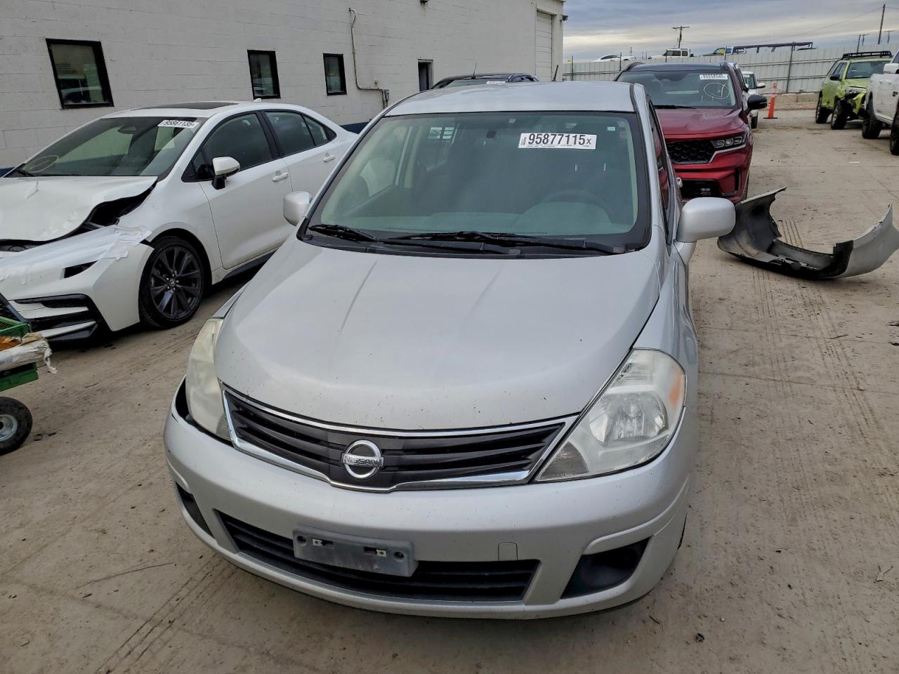 Nissan Versa S Image 8