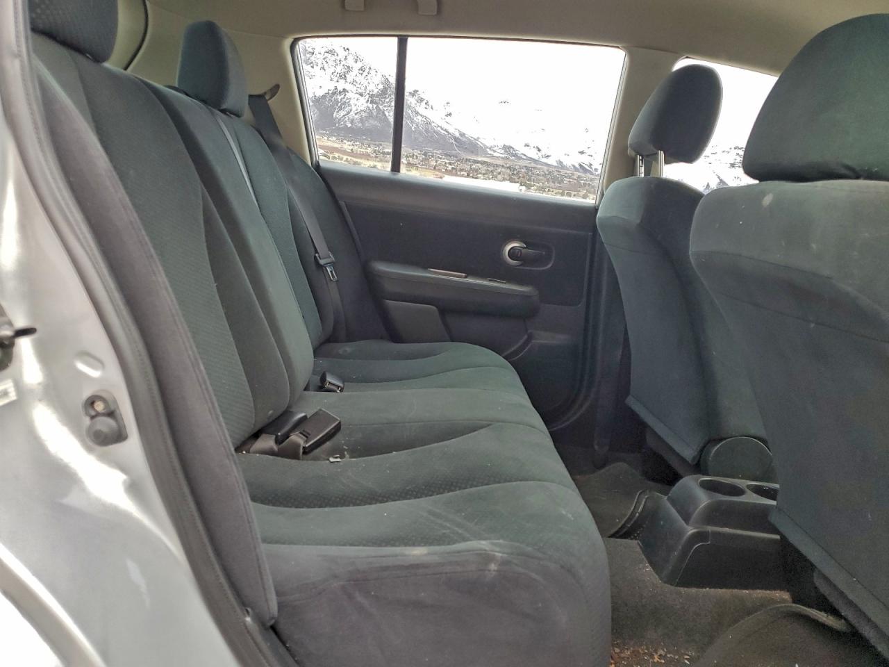 Nissan Versa S Image 9