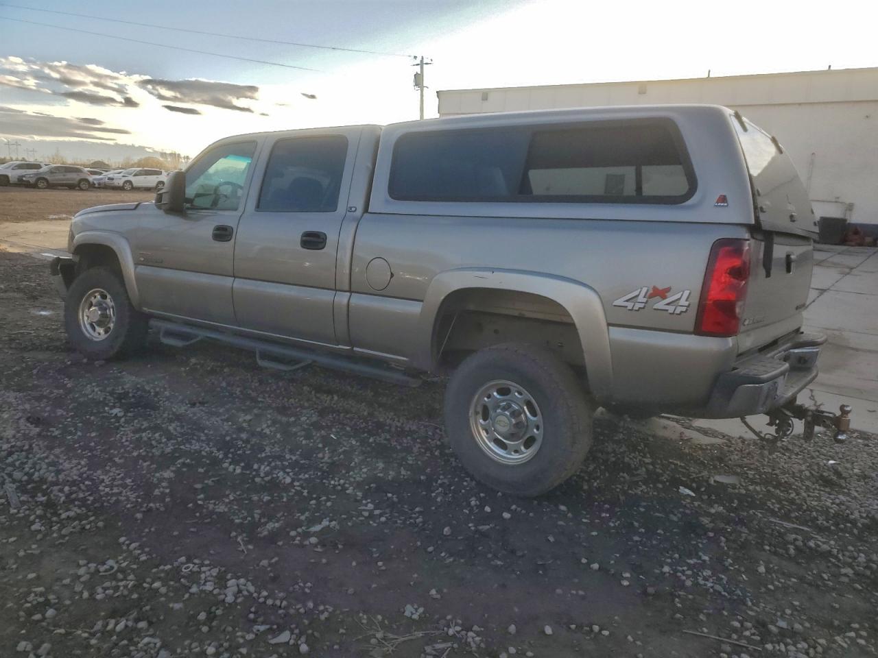 Chevrolet Silverado K2500 Heavy Duty Image 3
