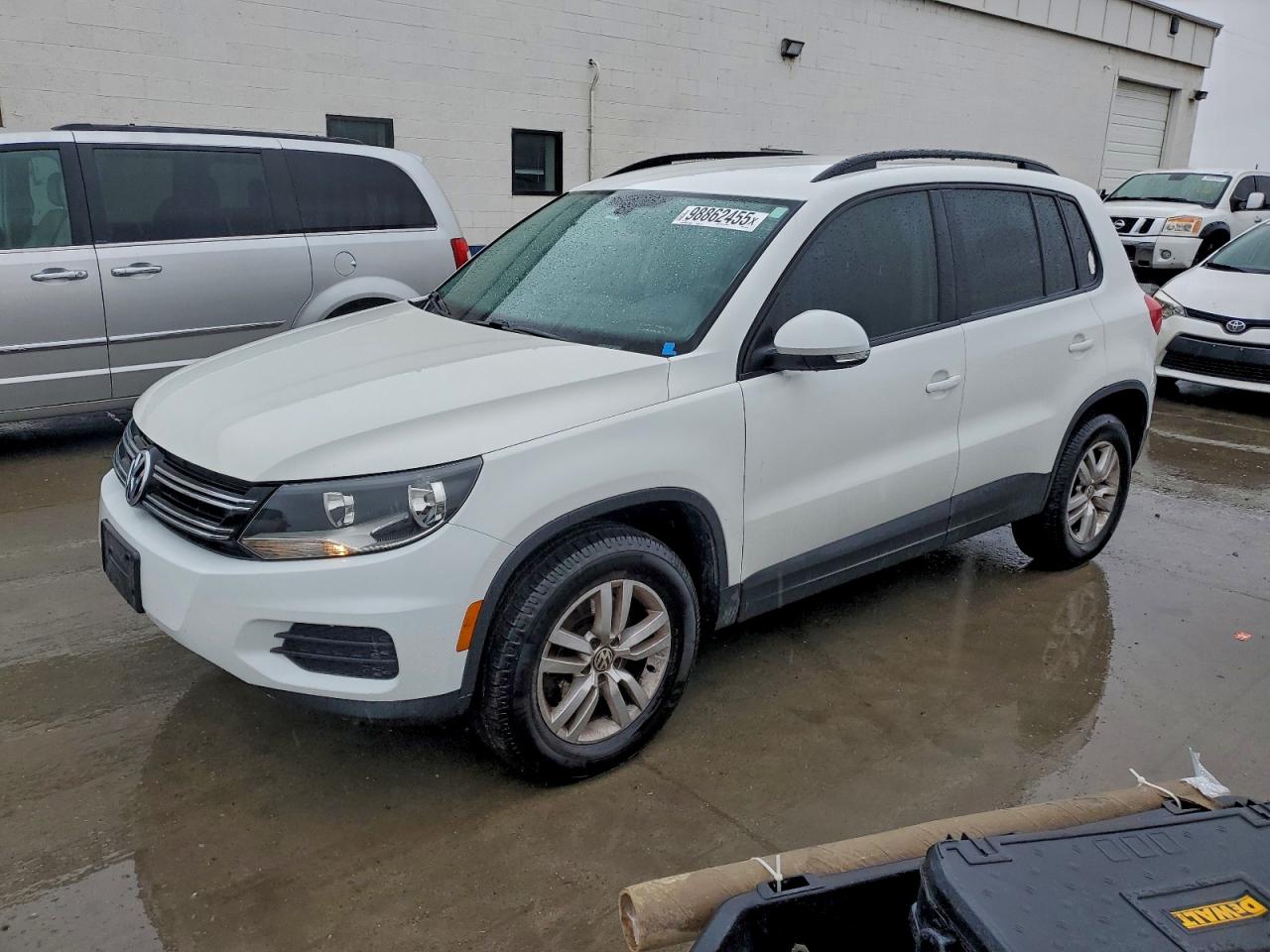 Volkswagen Tiguan S Image 1