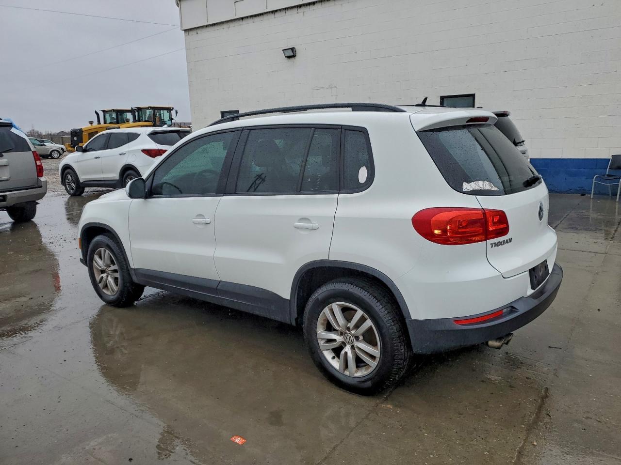 Volkswagen Tiguan S Image 8