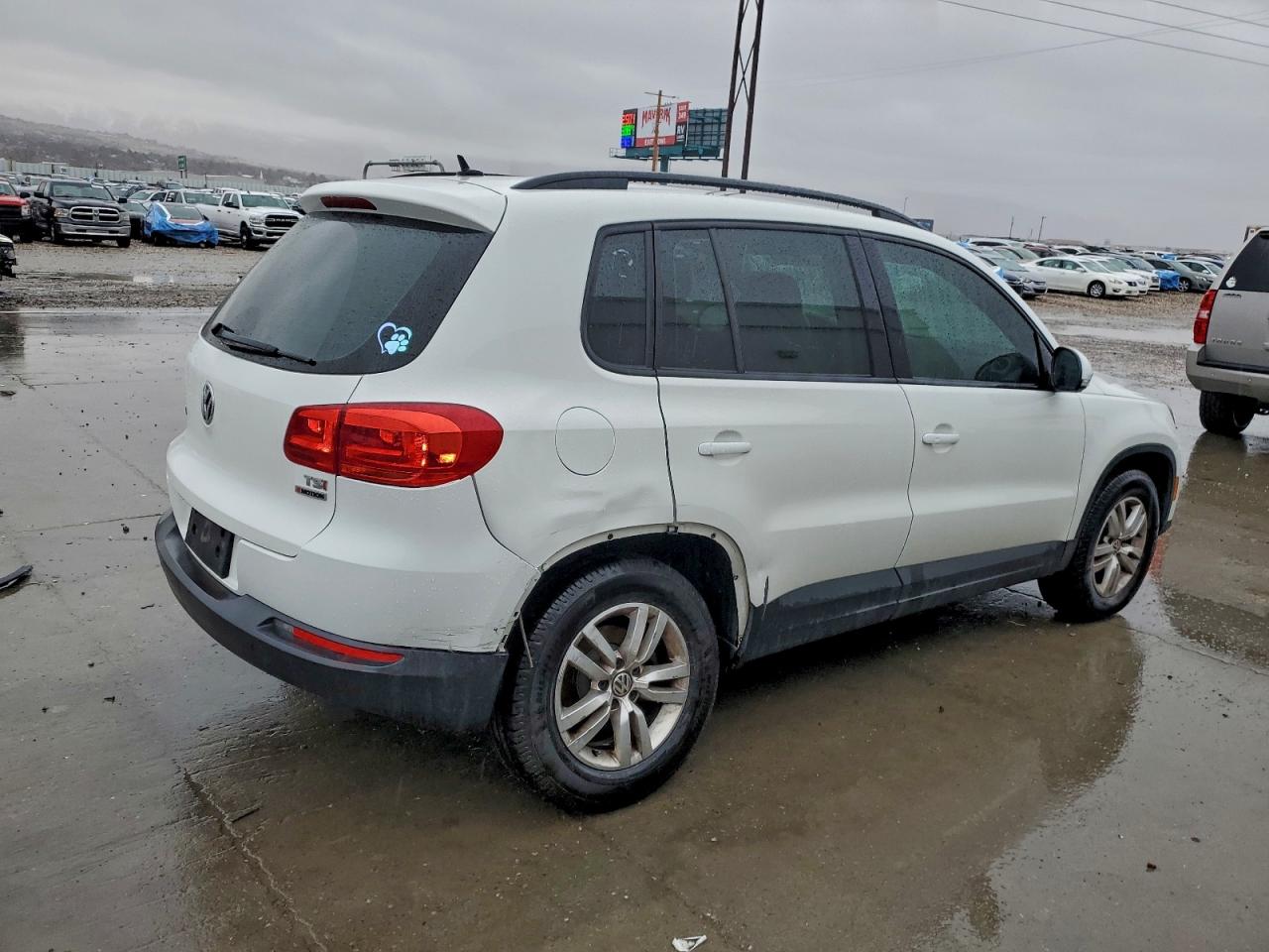 Volkswagen Tiguan S Image 14