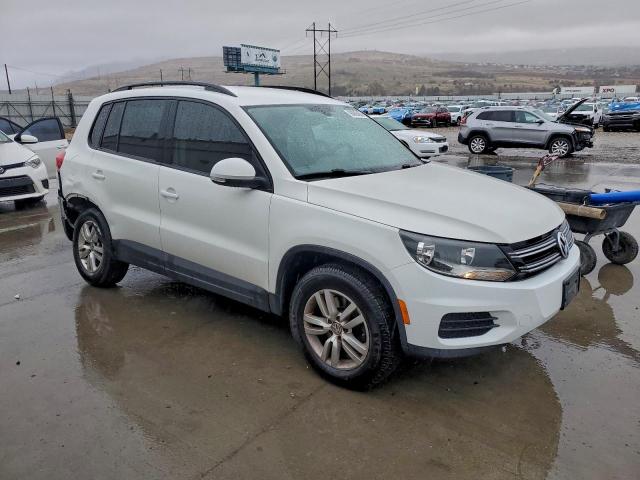 Volkswagen Tiguan S Image 10