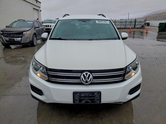 Volkswagen Tiguan S Image 9