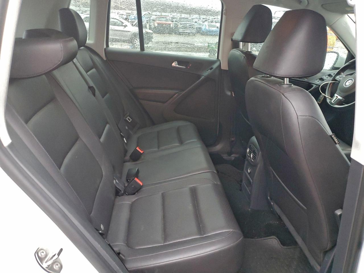 Volkswagen Tiguan S Image 6