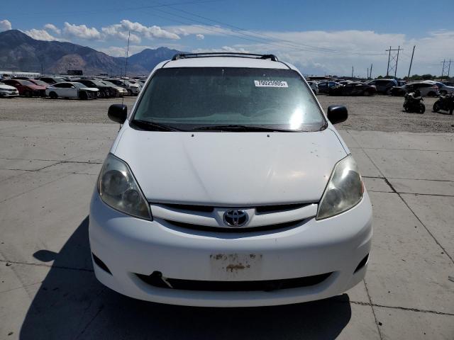 Toyota Sienna Le Image 5