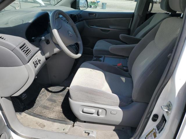 Toyota Sienna Le Image 4