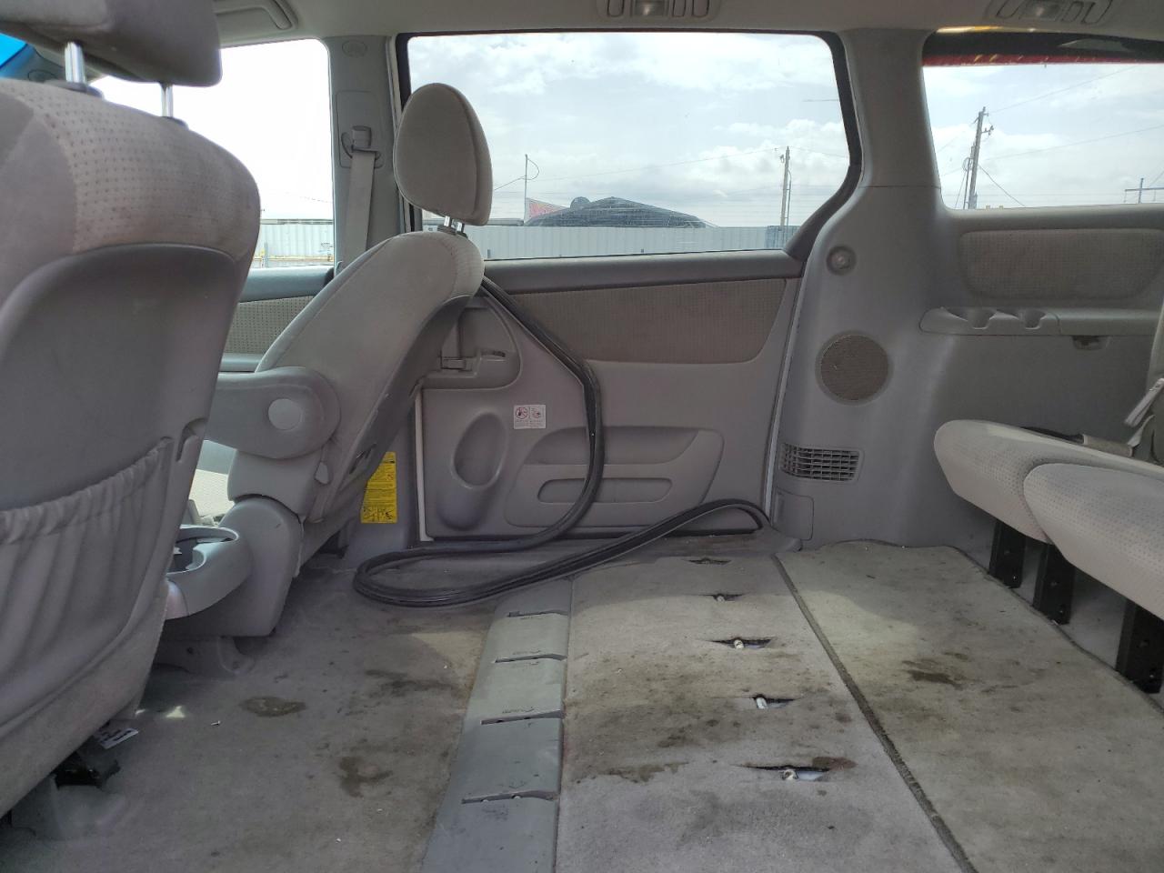 Toyota Sienna Le Image 11