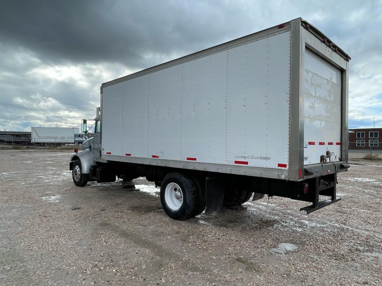 Peterbilt 330 Image 6