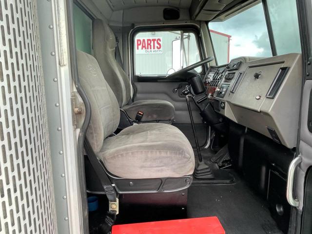 Peterbilt 330 Image 7