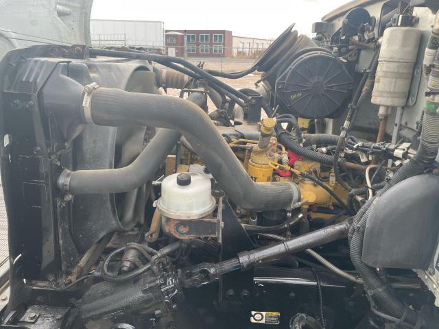 Peterbilt 330 Image 4