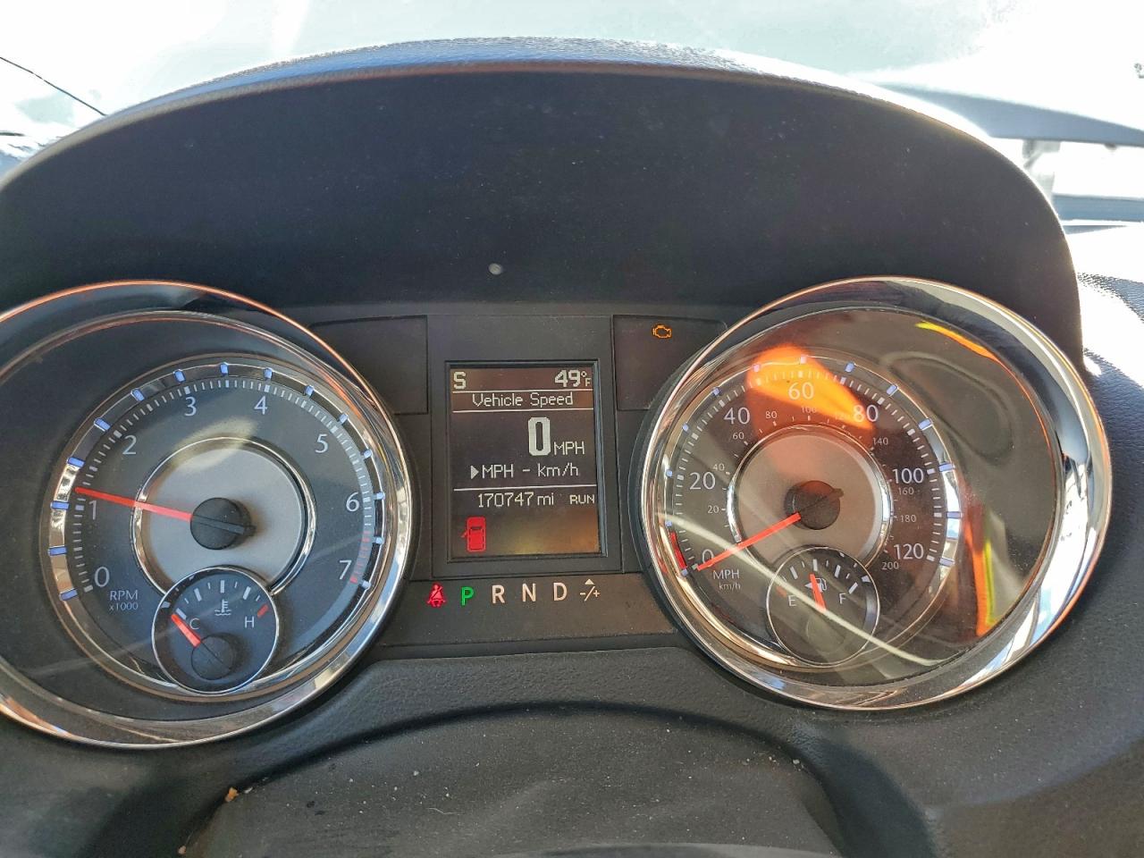 Chrysler Minivan Touring Image 4