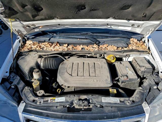 Chrysler Minivan Touring Image 12