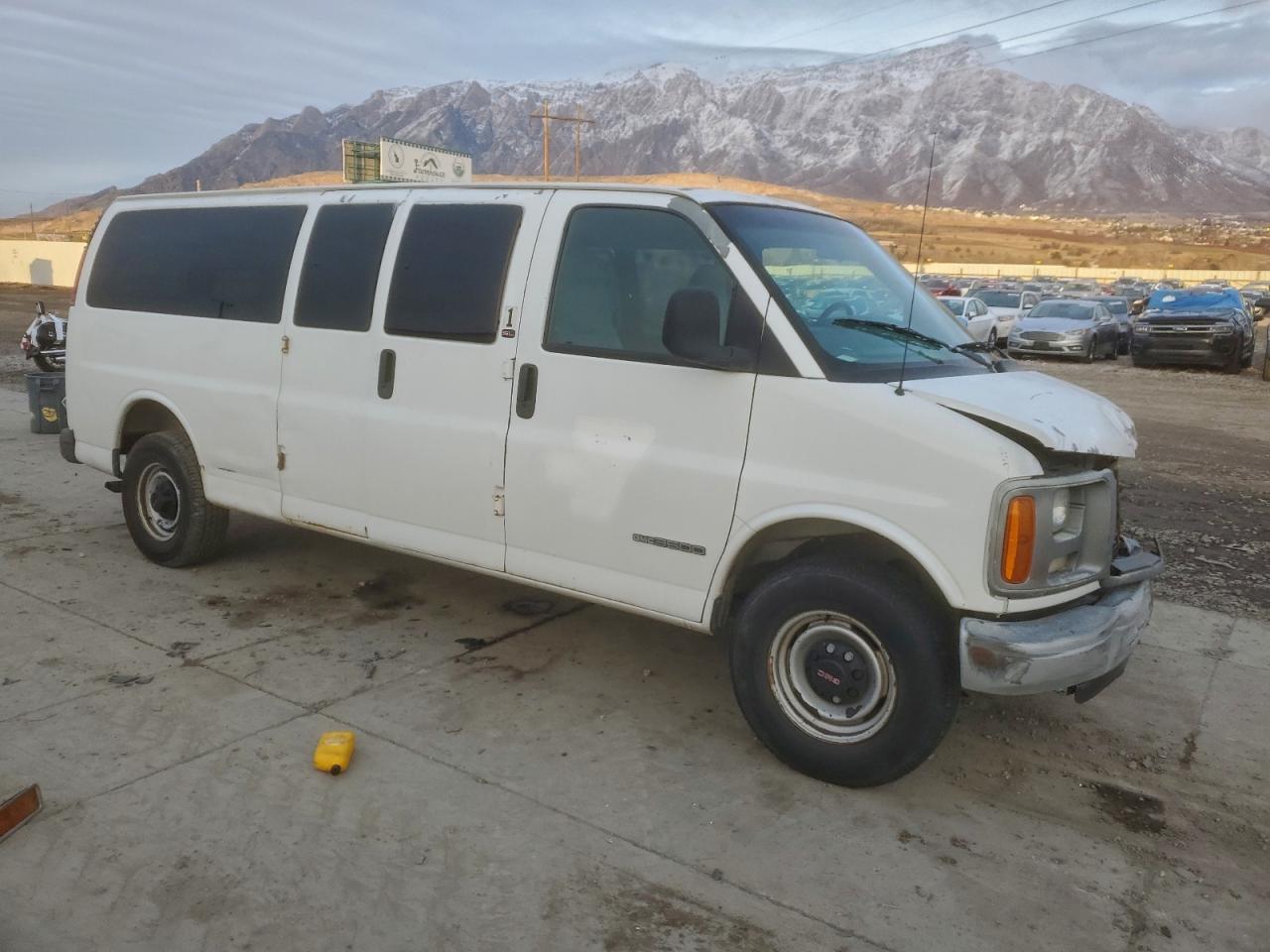 GMC Savana G3500 Image 3