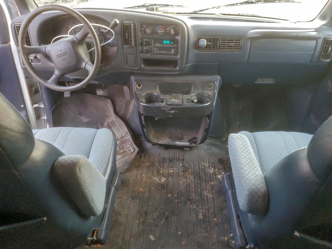 GMC Savana G3500 Image 5