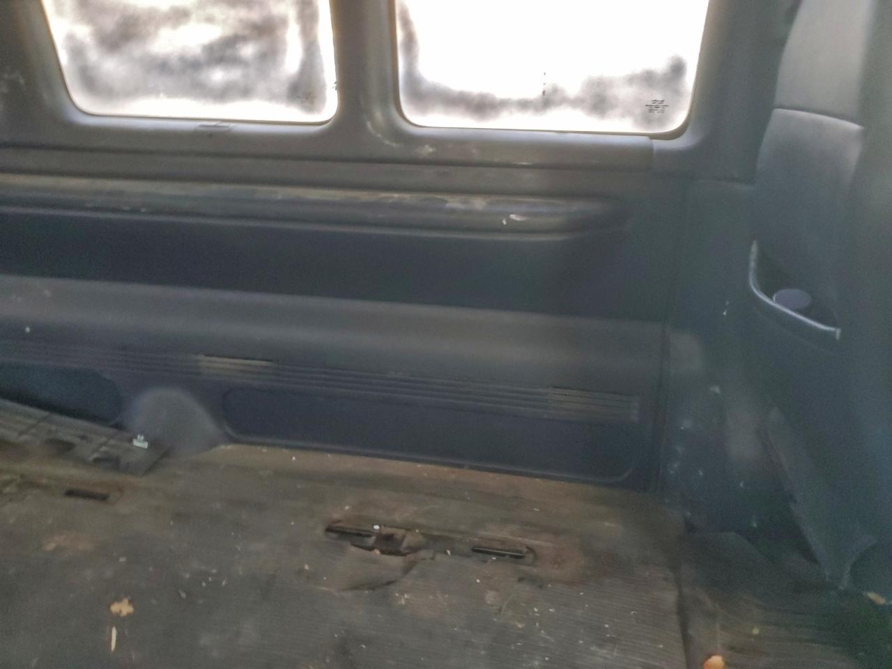 GMC Savana G3500 Image 12