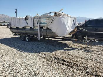  Salvage Sun Tracker Boat