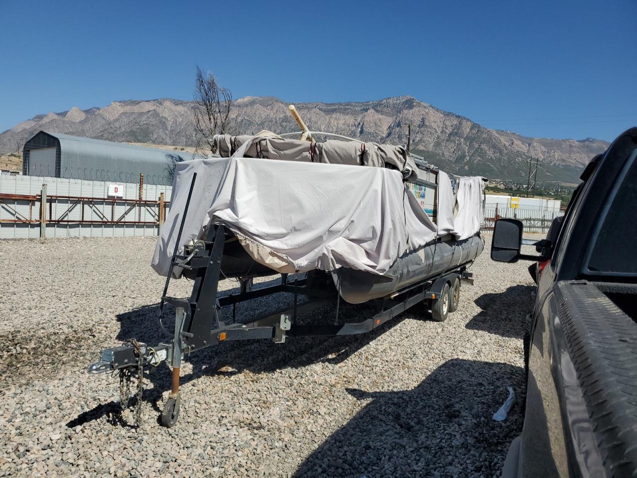 Sun Tracker Boat Image 7