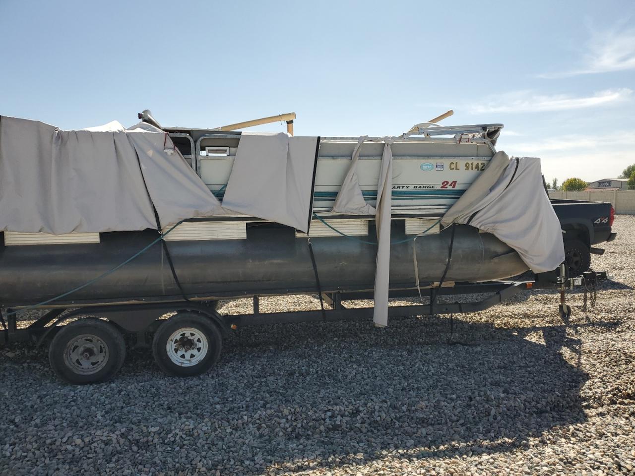 Sun Tracker Boat Image 10