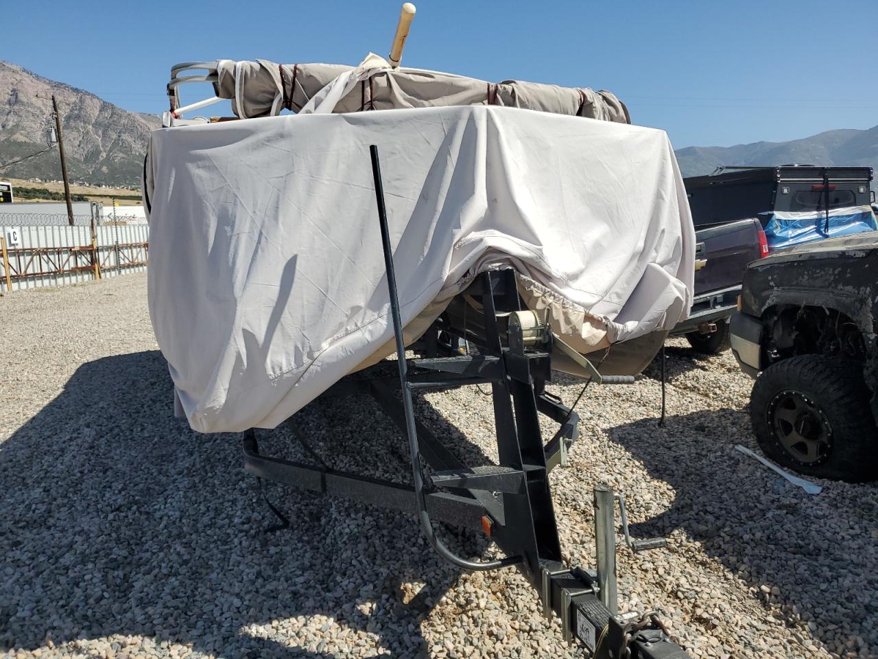 Sun Tracker Boat Image 2