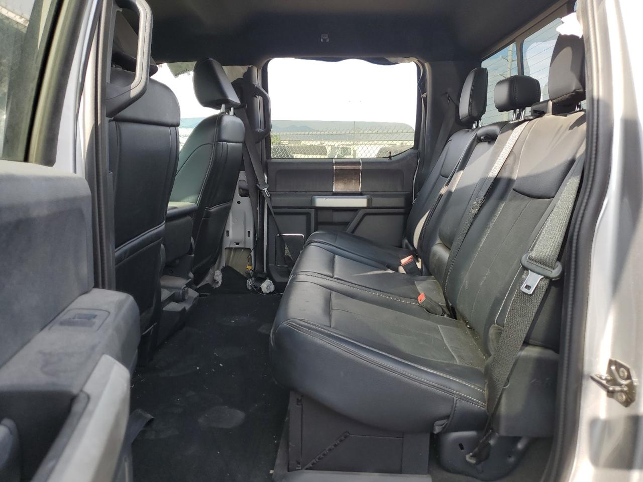 Ford F-450 Super Duty Image 11