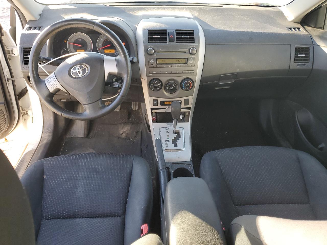 Toyota Corolla Base Image 8