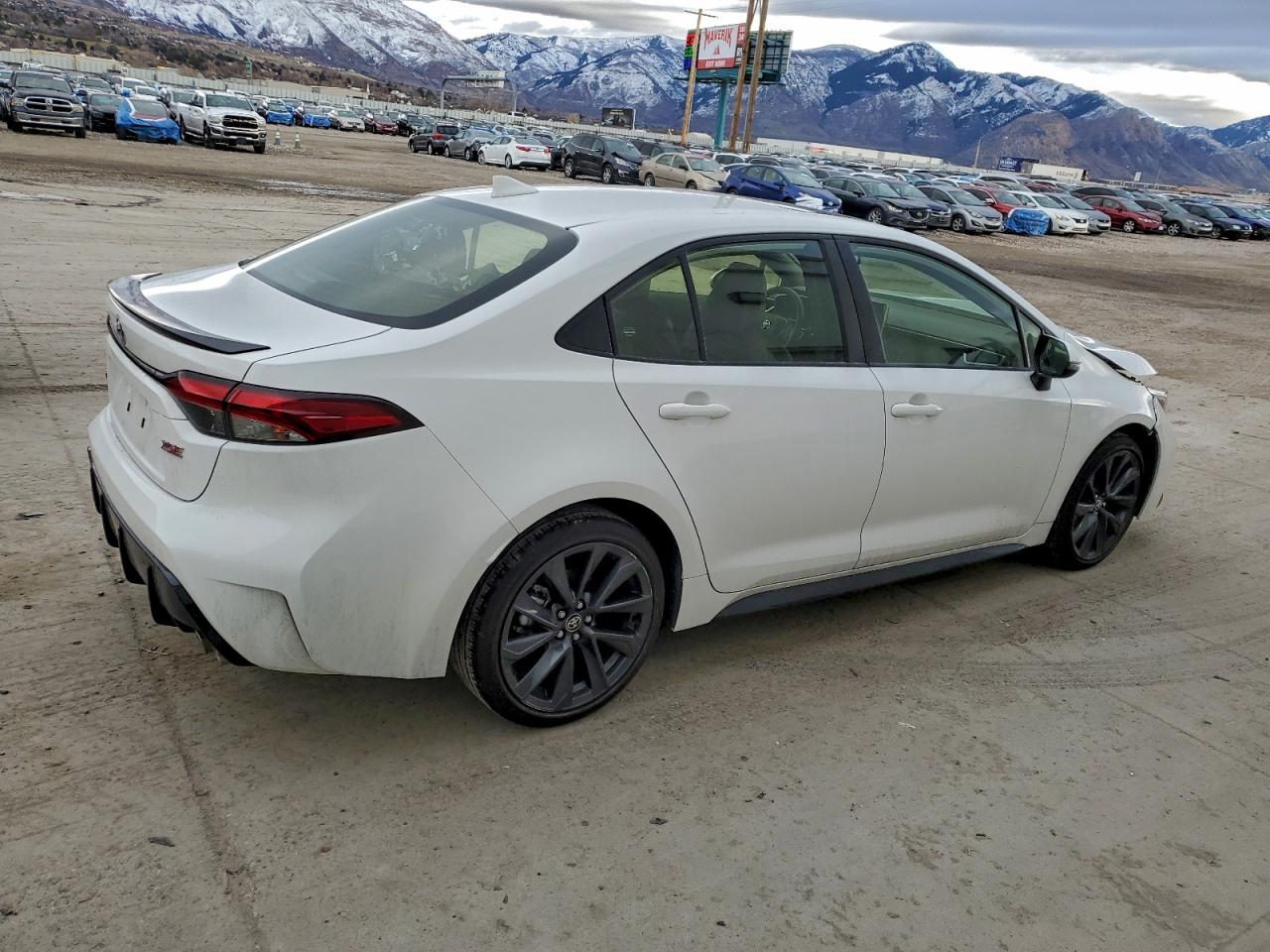 Toyota Corolla Xse Image 2