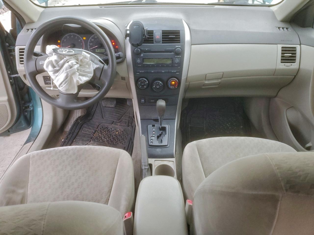 Toyota Corolla Base Image 9