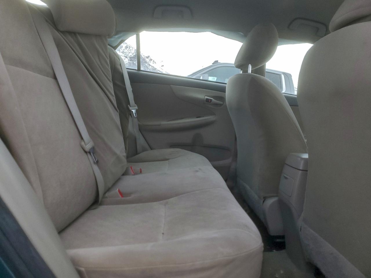 Toyota Corolla Base Image 12