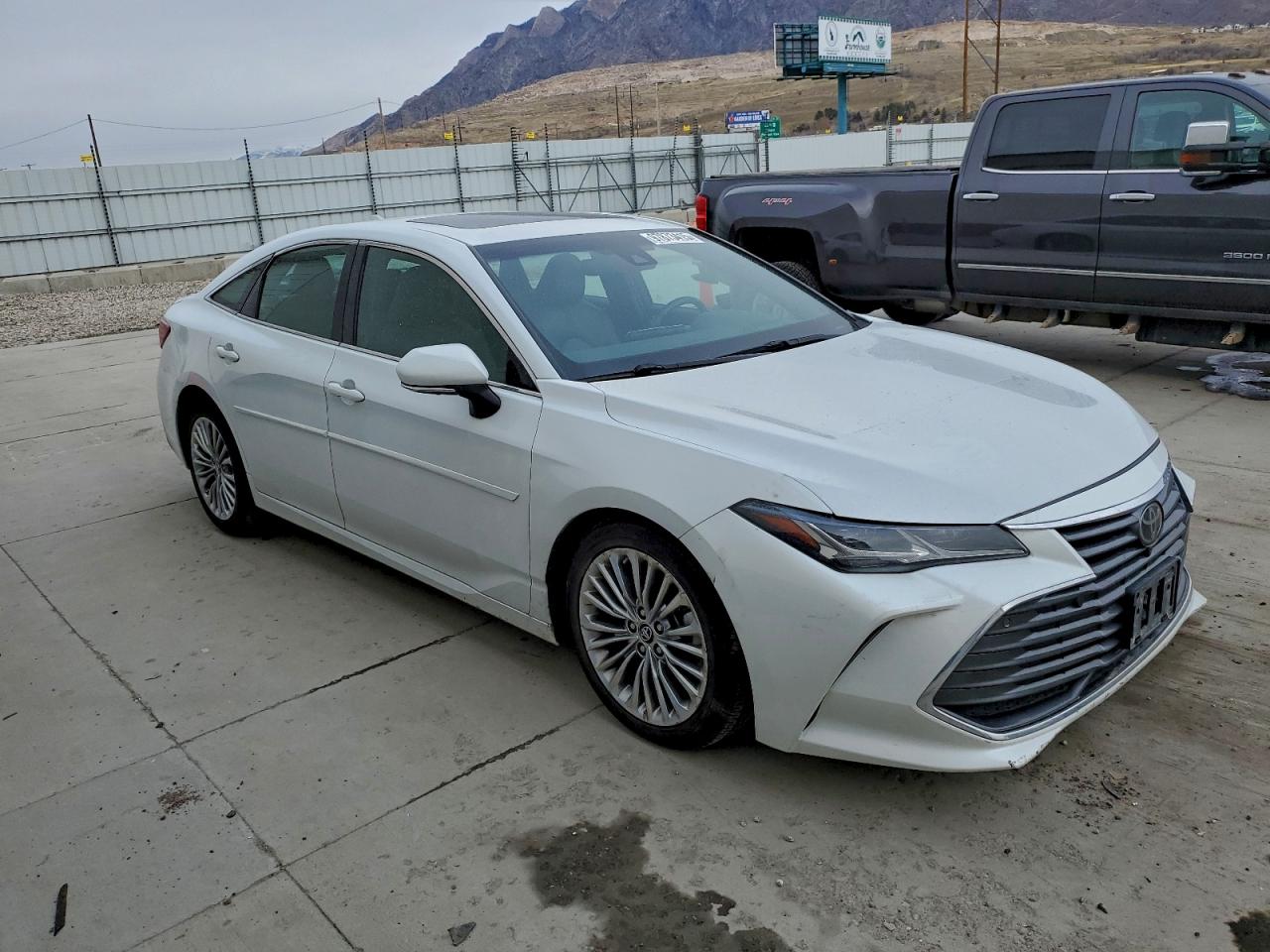 Toyota Avalon Xle Image 8